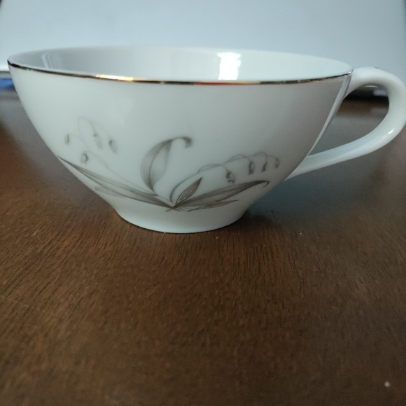 4 pc Kaysons Fine China Golden Rhapsody dinner set - Picture 9 of 11